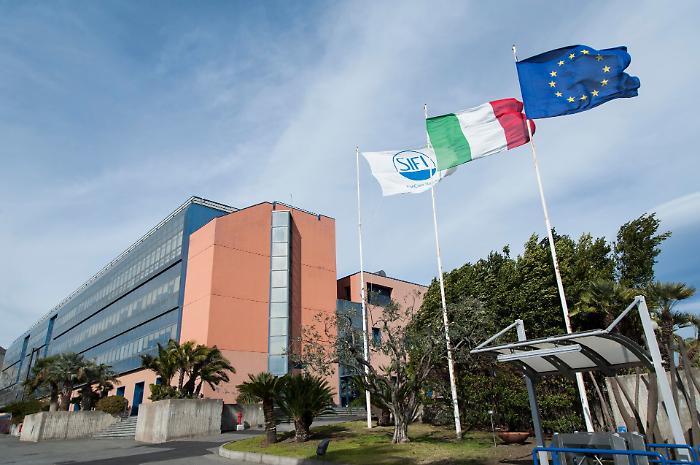 Sifi, 52 layoffs shake the job market: sit-in by unions and the mayor of Aci Sant'Antonio calls on institutions