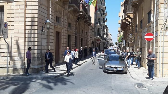 Attack on the Demographic Services Office of the Municipality of Vittoria, Cgil: "Security measures need to be activated"