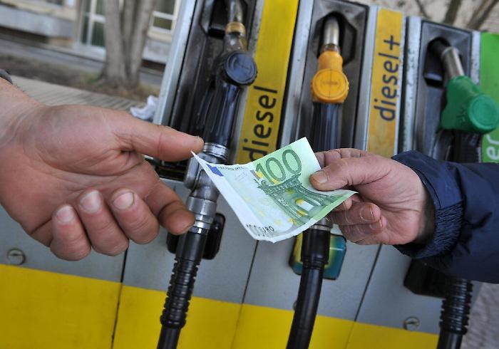 Car, blow to diesel: from January same excise duties as gasoline