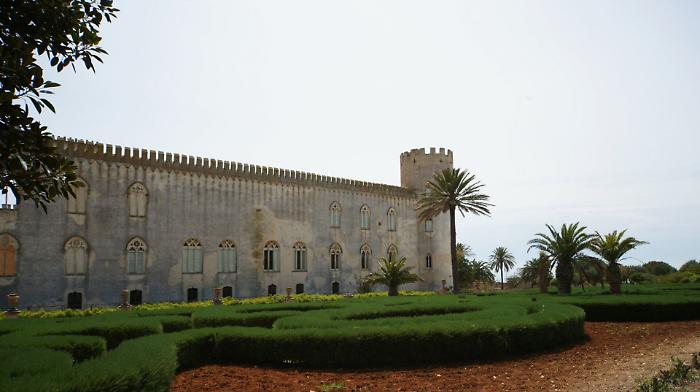 Donnafugata, ticks in the park of the "Commissario Montalbano" Castle: closed