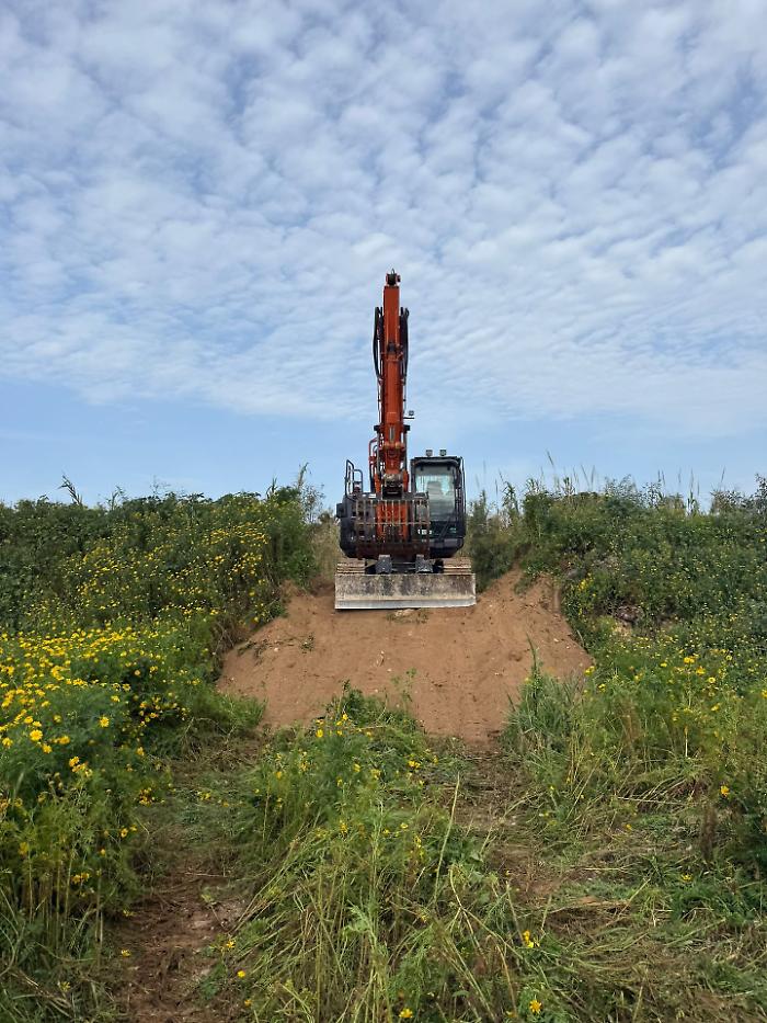 Punta Braccetto (Ragusa), cleaning works of the Mistretta stream bed begin