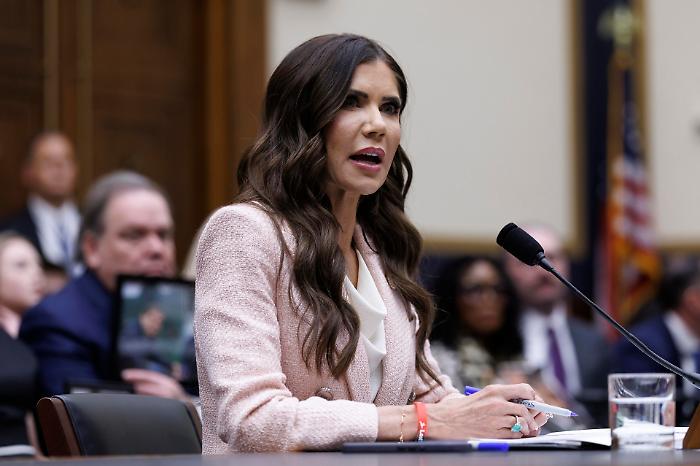 An alleged flirtation with his advisor and a controversial advertising campaign: why Donald Trump fired Kristi Noem