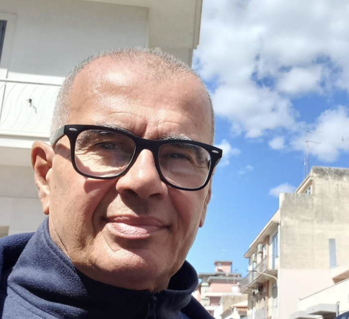 Comiso in mourning: farewell to the 'good giant' Vic&eacute; Scamporrino