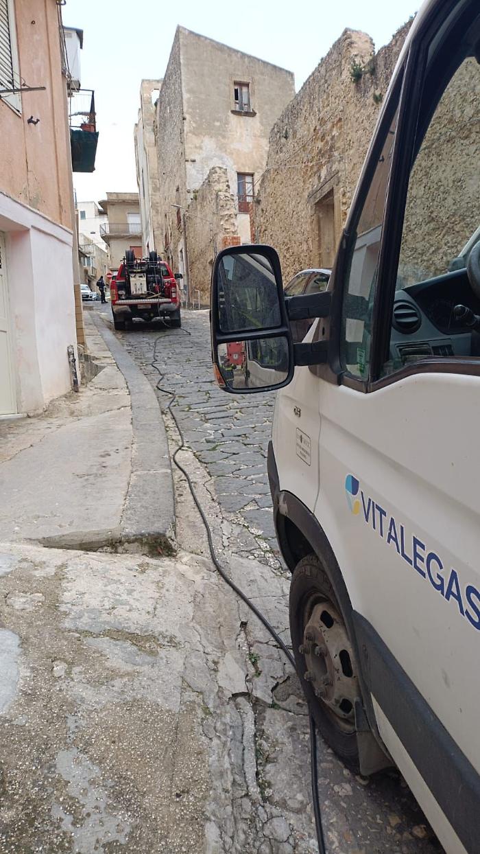 Fear in San Michele: gas leak during work, Loreto school evacuated