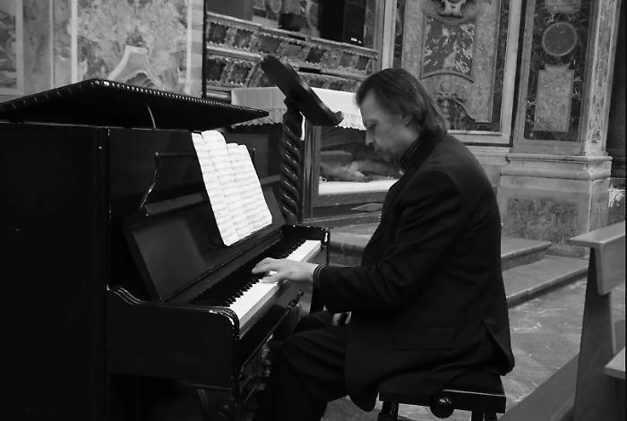 Farewell to the organ genius who passed away at 63: the call to gather for his final journey