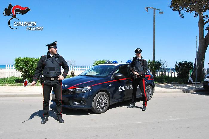 The theft of clothing and illegal connections: combating illegality in Palermo, Carabinieri arrest a 34-year-old man and a 72-year-old man