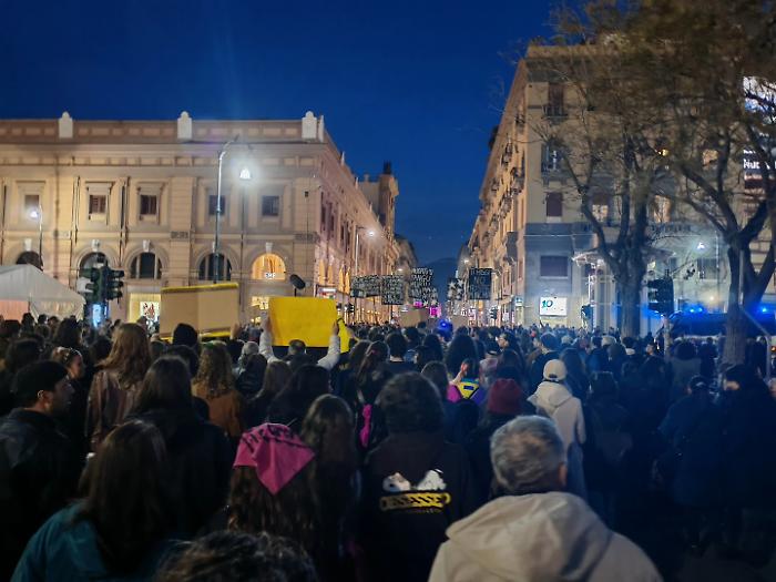 About a thousand in Palermo for March 8: "Our lives matter, we strike"