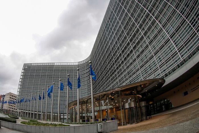 1,490 positions available to work in the EU with salaries up to 6,000 euros per month: what to do to participate