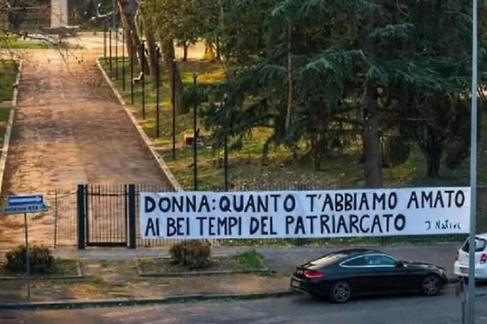 &laquo;Woman how much we loved you in the good old days of patriarchy&raquo;, the shocking banner in Latina