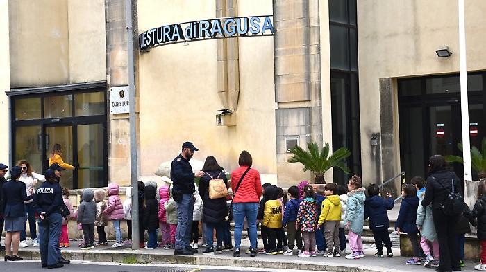 Ragusa, the children of a local kindergarten visiting the Police Headquarters