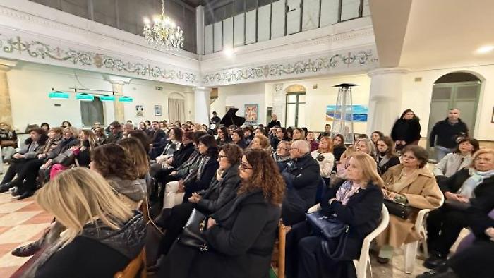 Modica and the Gaze of Women