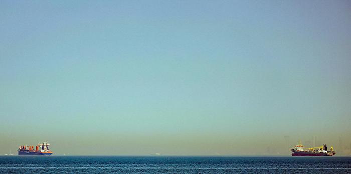 The threat from Iran: "Not a drop of oil will pass through Hormuz, US and Israeli ships are legitimate military targets"