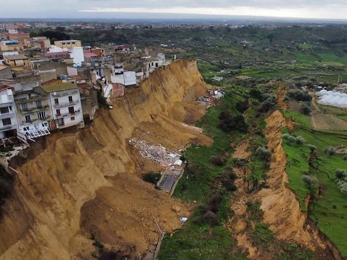 Landslide of Niscemi, the Prosecutor's Office of Gela acquires documents and hears Barberi and Civil Protection officials