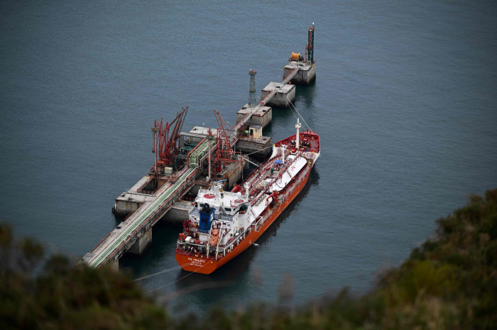 Escalation in the Gulf: Iran threatens the region's ports if attacked, Trump denies mines in Hormuz and attacks Spain