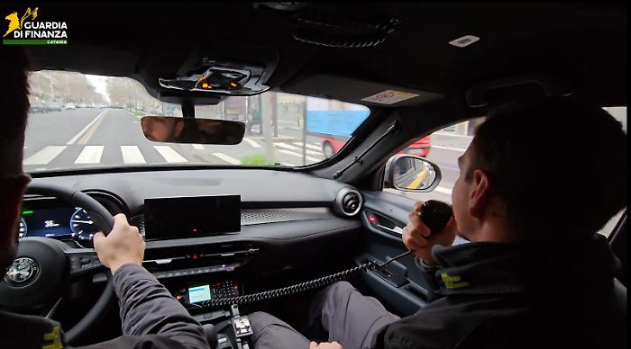 10.8 million seized from the "Ciuraru" and the entrepreneur close to the Santapaola clan - Ercolano: the Gdf raid between Catania and Arezzo