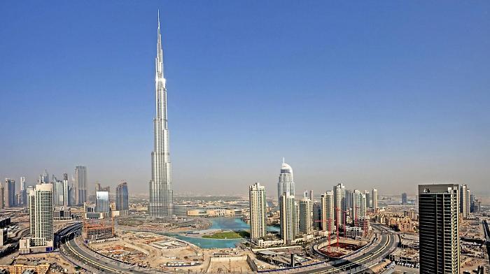 Drone battle in the skies of the Gulf: four injured in Dubai, missiles on Doha and Kuwait City