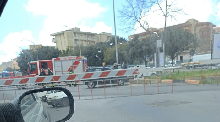 Ragusa, with the car inside the level crossing: it happened on Via Paestum