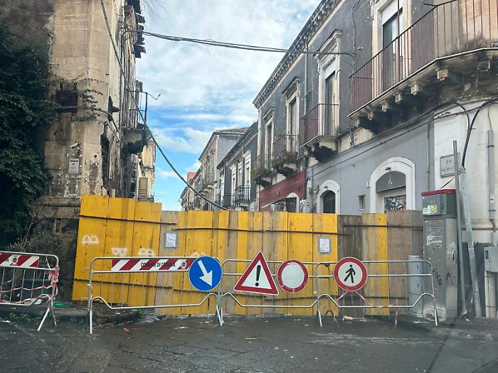 In Catania, the collapse on Via Naumachia is a battleground (political): "It's pointless to discredit, Administration is at work"