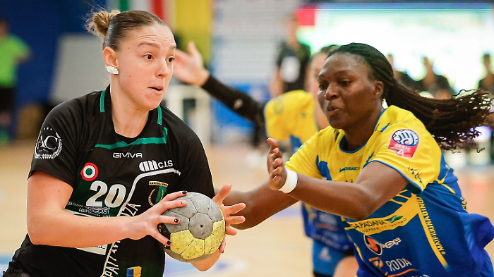 Handball: in Men's A Gold Albatro Siracusa faces Pressano. In Women's A1, the leader Erice is on stage in Cassano Magnago.
