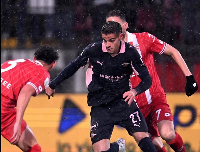 Palermo returns to Earth, as Monza's hat-trick distances them from direct Serie A promotion.