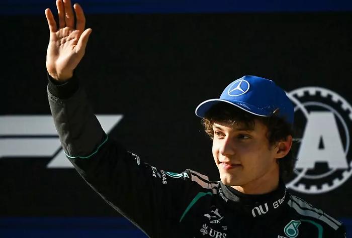 Andrea Kimi Antonelli makes history: at 19 and a half, he wins the China GP.