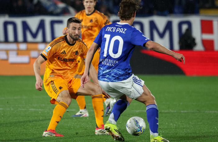 Roma falls under the rain in Como: Douvikas and Diego Carlos sign the turnaround and secure 4th place alone.