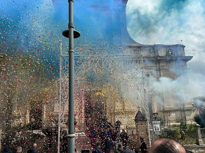 Saint Joseph's Festival in Giarratana with a multicolored procession