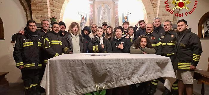 They lost their way in the fog and darkness during a hike: rescued after directions from the firefighters.