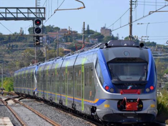 Train services resume on the Ionian coast after storm damage
