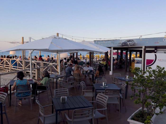 The Region hosts NATO at the 'illegal' restaurant and then revokes the concession: the paradox of Mondello