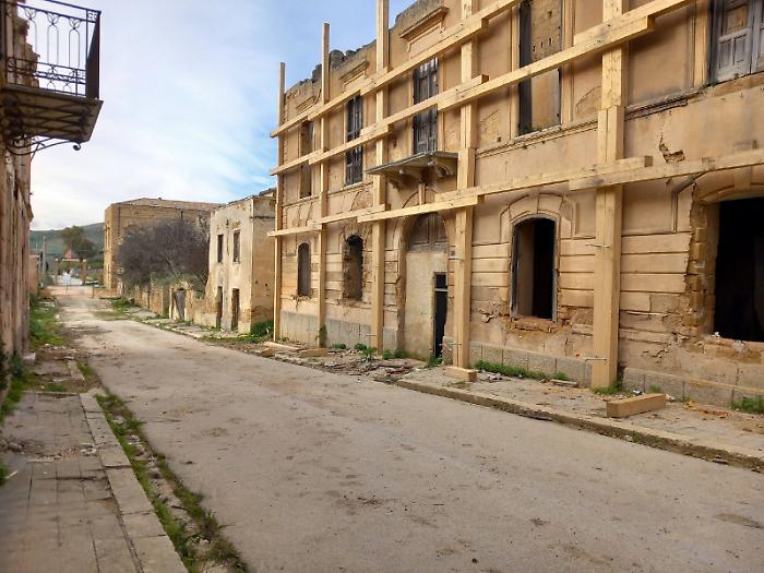 Poggioreale Antica: Pnrr works stalled, beams that look like makeup and controversies over safety